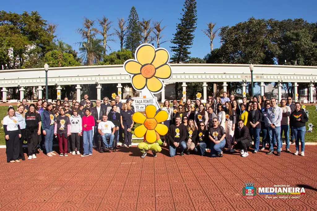 Medianeira encerra Campanha 18 de Maio - “Faça Bonito” com retirada simbólica das flores e visita da Flor Esperança às escolas municipais de Medianeir