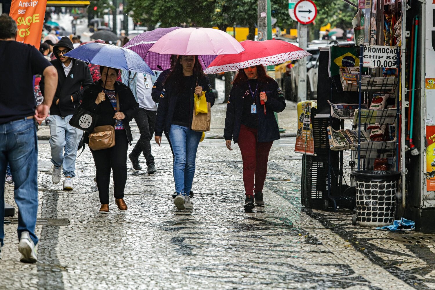 Abril começa chuvoso e traz temperaturas mais amenas ao Paraná, aponta Simepar
