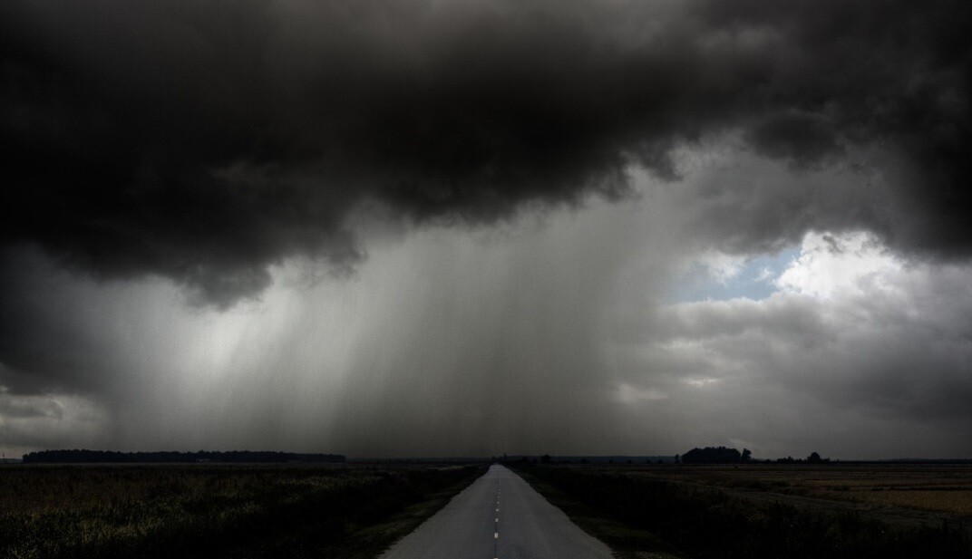 Frente fria gera pancadas fortes de chuva e alerta para capitais