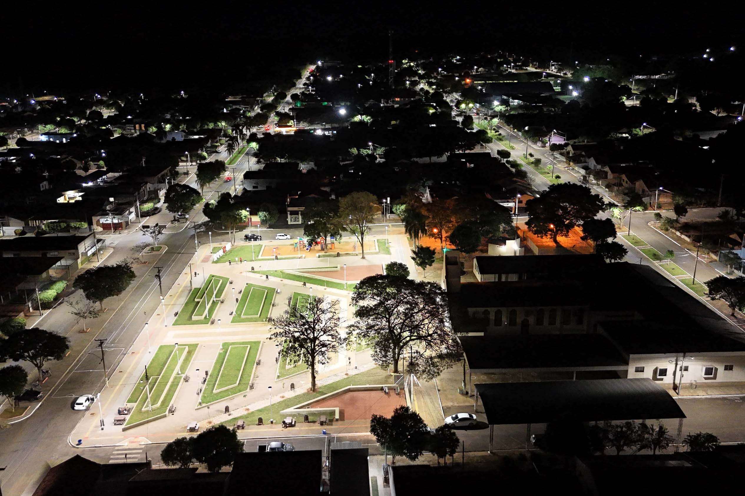 Troca de luminárias tradicionais por LED gera economia de R$ 5,6 milhões para os municípios
